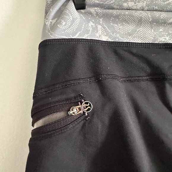 Lululemon Athletica Black/ Gray Floral Print Cropped Running Leggings size 4 EUC - Picture 6 of 8